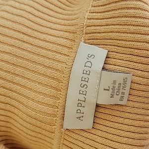 APPLESEED'S Yellow Turtleneck Size Large